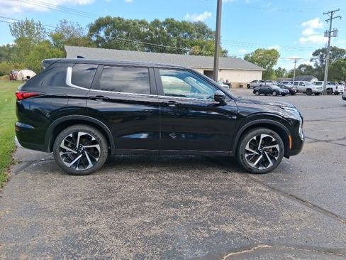 Used 2024 Mitsubishi Outlander image 6