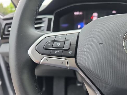 Used 2025 Volkswagen Jetta SE FWD image 20