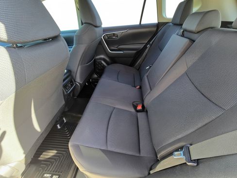 Used 2020 Toyota RAV4 LE image 10