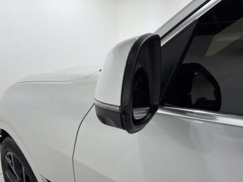 Used 2025 BMW X7 xDrive40i w/ Premium Package AWD/4WD image 9