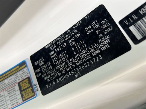 Used 2024 Kia Carnival LX image 27