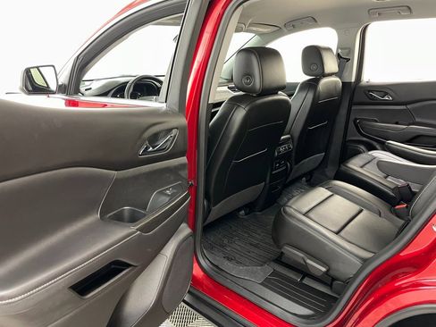 Used 2023 GMC Acadia SLT w/ Preferred Package image 45