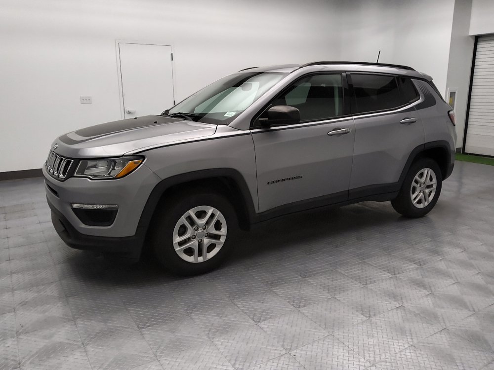 Used 2018 Jeep Compass Sport w/ Tech Group FWD image 2