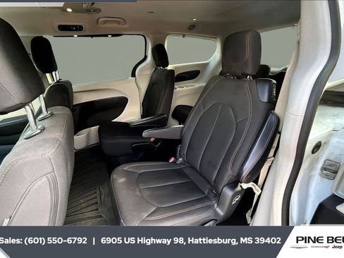 Used 2019 Chrysler Pacifica Touring Plus image 19