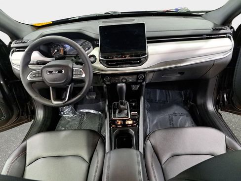 Certified 2024 Jeep Compass Limited image 9