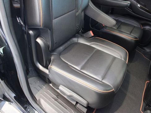 Used 2023 GMC Acadia AT4 w/ Technology Package image 25