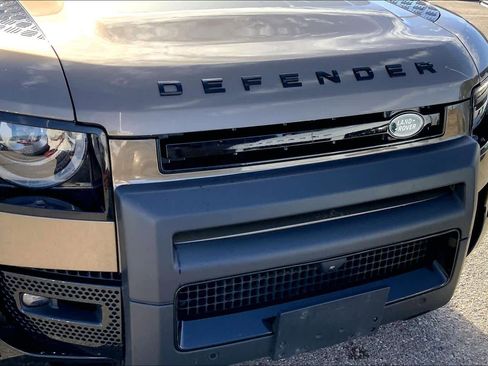 Used 2025 Land Rover Defender 110 X-Dynamic SE image 26