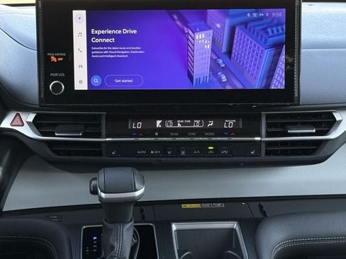 Used 2025 Toyota Sienna XLE FWD image 16