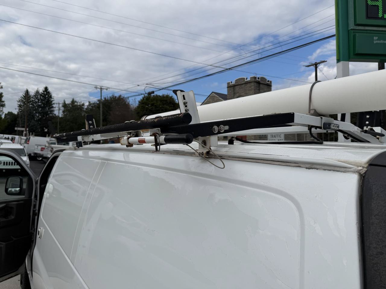 Used 2014 Chevrolet Express 2500 RWD image 18