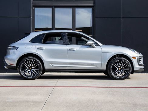 Certified 2026 Porsche Macan AWD/4WD image 12
