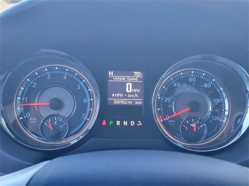 Used 2014 Chrysler Town & Country Touring image 37