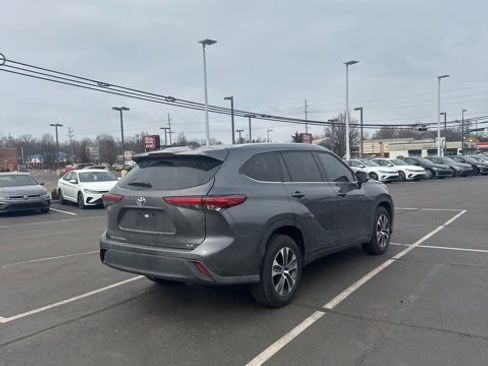 Used 2020 Toyota Highlander XLE image 15