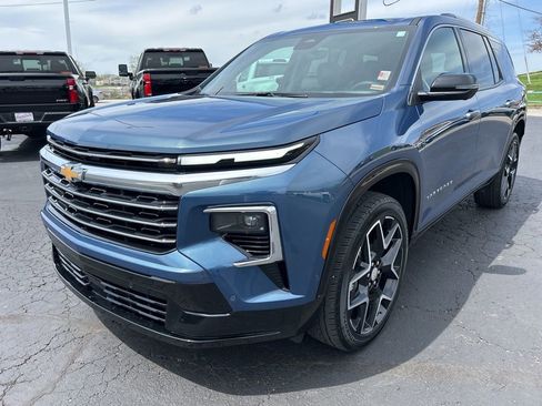 Used 2025 Chevrolet Traverse High Country FWD image 9