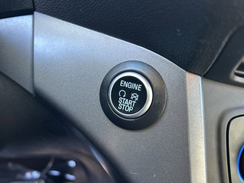 Used 2019 Ford Escape SE image 19