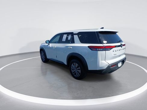 Used 2024 Nissan Pathfinder S image 6