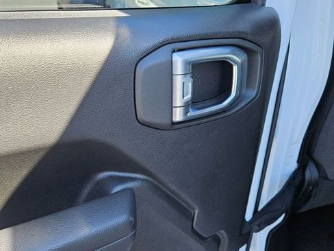 Used 2025 Jeep Wrangler Sport S image 23