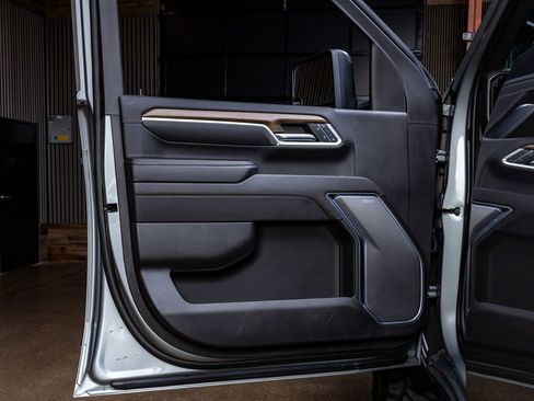 Used 2024 Chevrolet Silverado 2500 High Country w/ High Country Premium Package AWD/4WD image 37