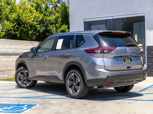 Used 2024 Nissan Rogue SV AWD/4WD image 12