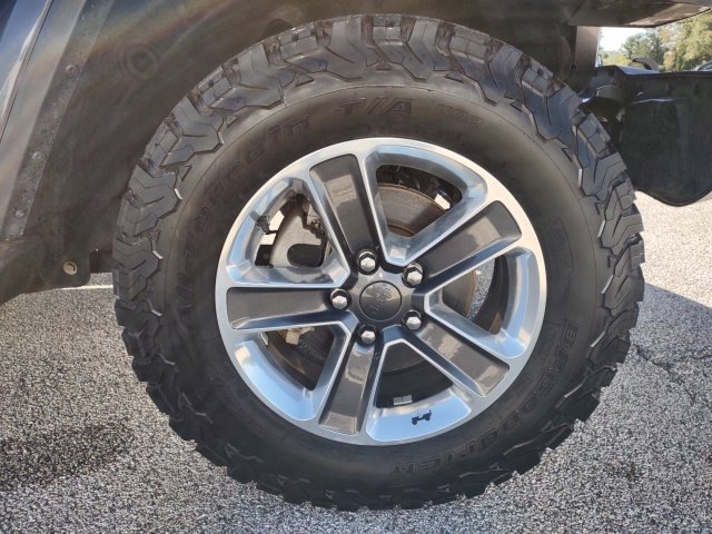 Used 2019 Jeep Wrangler Unlimited Sahara w/ Uconnect 4C Nav & Sound Group AWD/4WD image 27