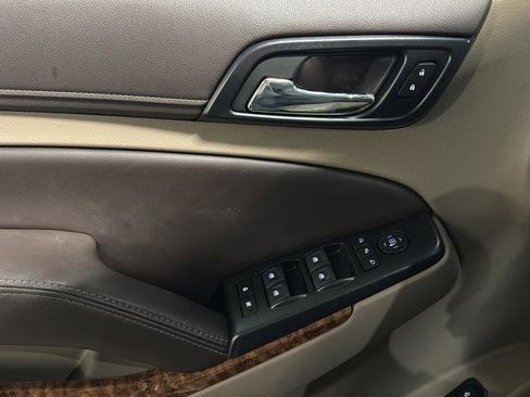 Used 2017 Chevrolet Suburban Premier image 20