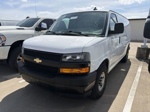 Used 2021 Chevrolet Express 2500 RWD image 1