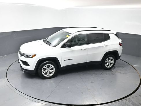Used 2024 Jeep Compass Latitude AWD/4WD image 45
