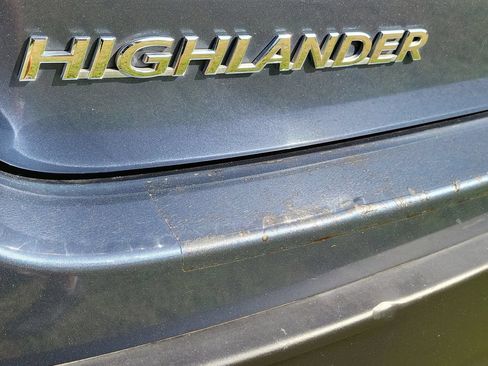 Used 2015 Toyota Highlander LE FWD image 16