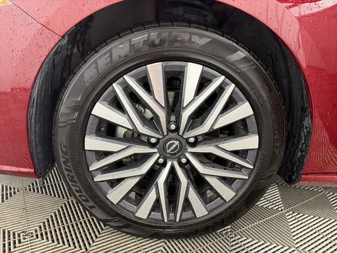 Used 2024 Nissan Altima 2.5 SV FWD image 13