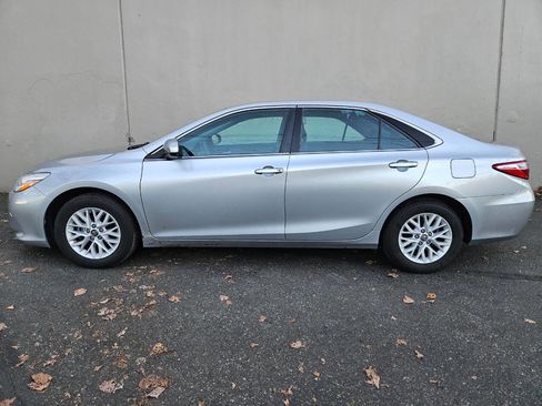 Used 2016 Toyota Camry LE image 3