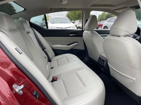 Used 2024 Nissan Altima 2.5 SL FWD image 28