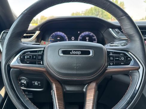 Used 2024 Jeep Grand Cherokee Summit AWD/4WD image 24