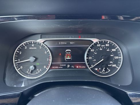 Used 2025 Nissan Pathfinder SV image 10