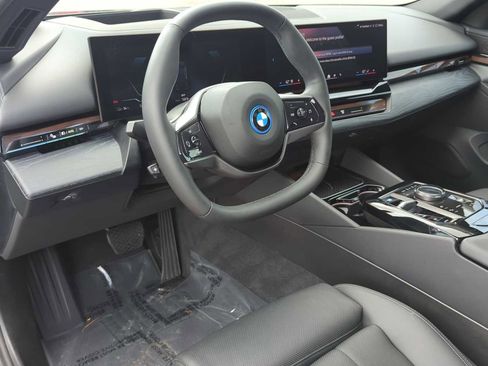 Used 2024 BMW i5 eDrive40i w/ Premium Package image 15