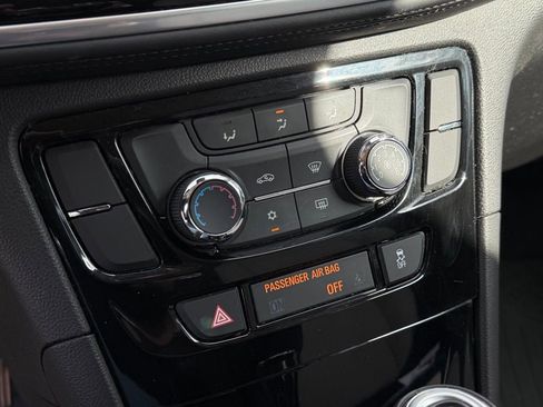 Used 2021 Buick Encore Preferred image 22