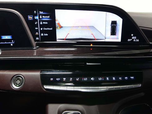 Used 2023 Cadillac Escalade Premium Luxury Platinum AWD/4WD image 18