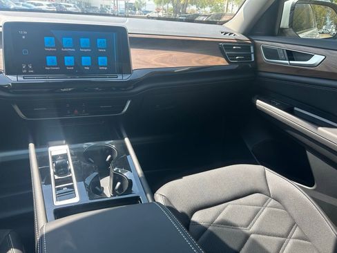 New 2026 Volkswagen Atlas SE FWD image 11