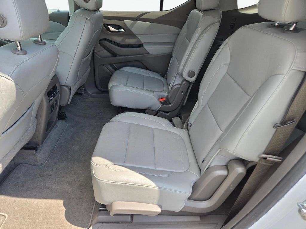 Used 2019 Chevrolet Traverse Premier w/ Driver Confidence II Package FWD image 18