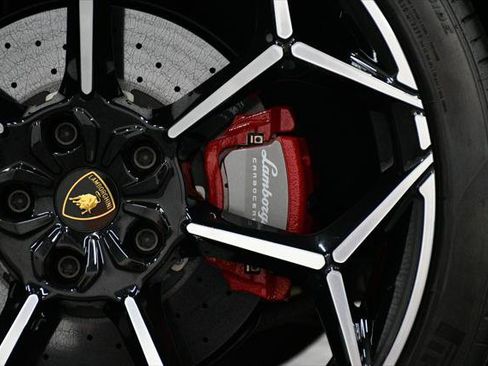 Used 2024 Lamborghini Urus Performante AWD/4WD image 26