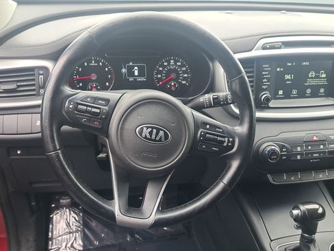 Used 2018 Kia Sorento FWD image 18