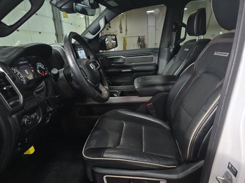 Used 2023 RAM 1500 Laramie AWD/4WD image 3
