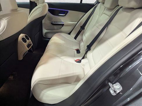 Used 2025 Mercedes-Benz C 300 4MATIC Sedan image 17