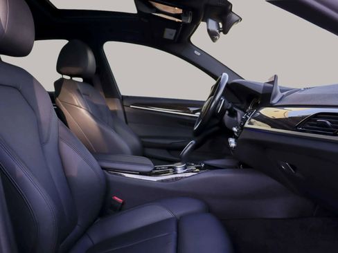 Used 2019 BMW 530e image 36