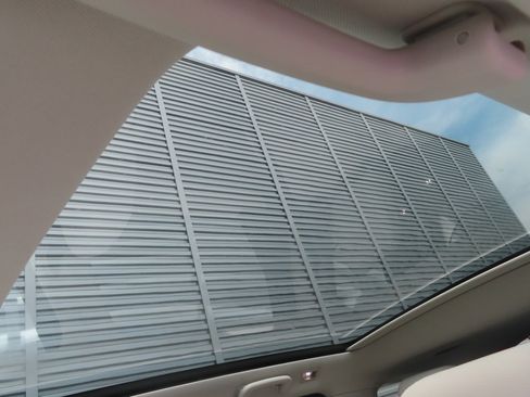 Used 2023 Land Rover Discovery Sport SE image 25