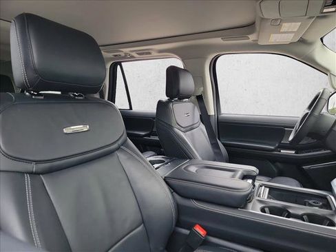 Used 2025 Ford Expedition Max Platinum w/ Driver's Package image 17