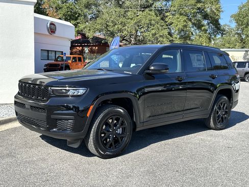 New 2025 Jeep Grand Cherokee L Altitude image 9