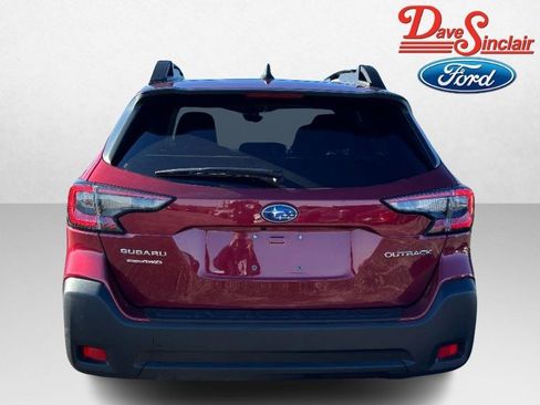 Used 2025 Subaru Outback Premium image 8