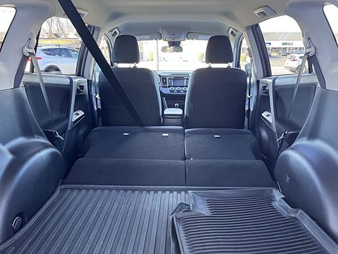 Used 2018 Toyota RAV4 LE image 32