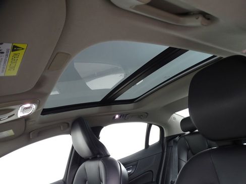 Used 2019 Volvo S60 T5 Momentum w/ Multimedia Package image 11