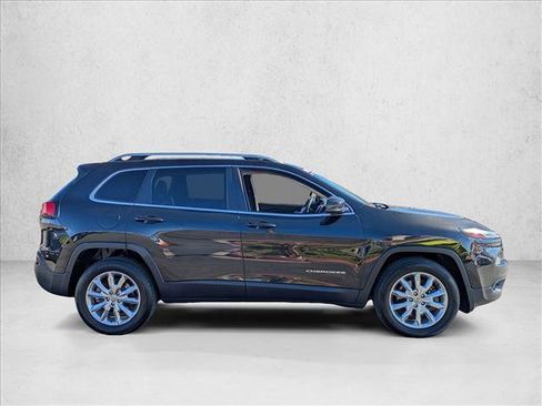 Used 2016 Jeep Cherokee Limited image 4