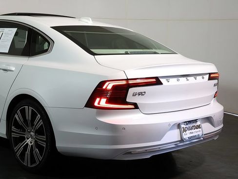 Used 2023 Volvo S90 B6 Plus AWD/4WD image 12